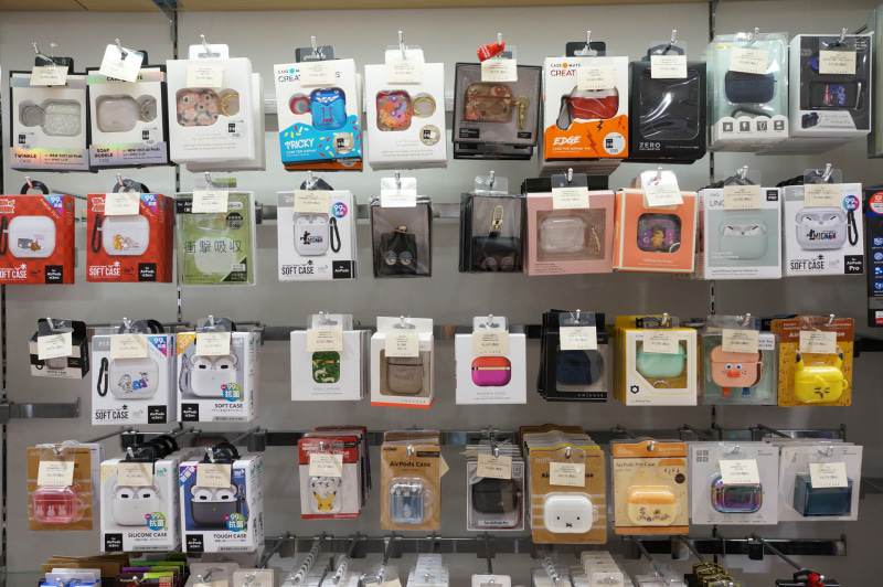 AirPodsケース製品。AirPodsも製品によってケースサイズが異なるので注意