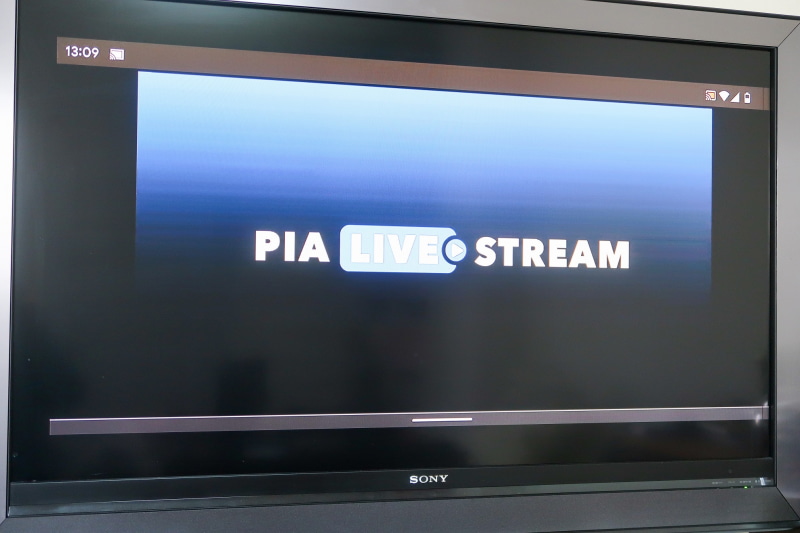 スマホの画面をまるごとミラーリングする場合は、表示範囲がテレビのフレームより小さくなる