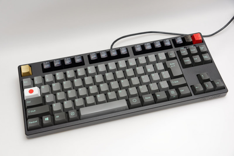 2021年現在の外観。上段全てのキーキャップが交換済み。タブキーの日の丸も映える