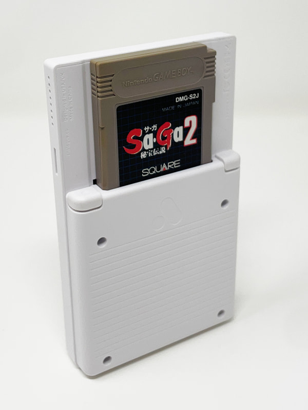 ゲームボーイ・ゲームボーイアドバンスのカートリッジをさし込んで遊べます