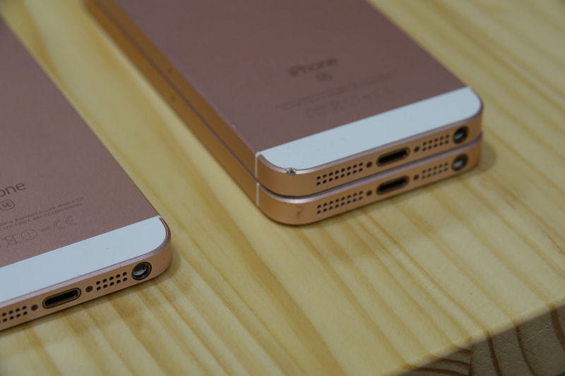 同機種同グレードの端末でも、キズの深さや位置が異なる