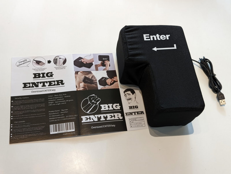 同梱物は本体のBig Enterと商品ディスプレイパネル兼取説だけ