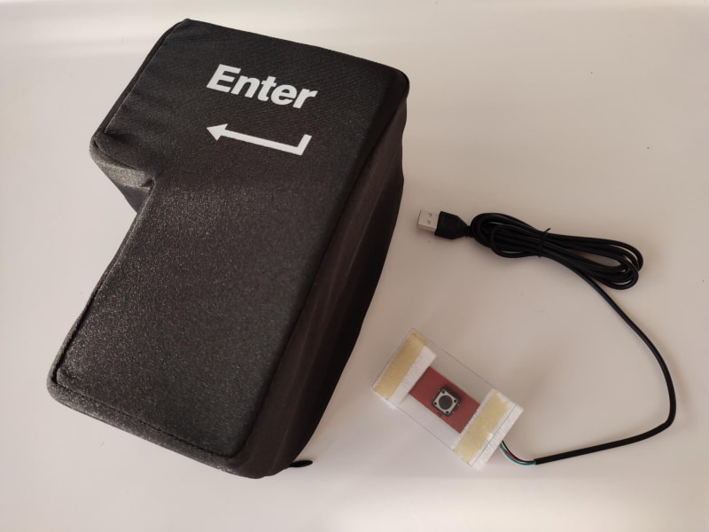 自己責任でサイドジッパーを開けてスイッチを引っ張り出してみた