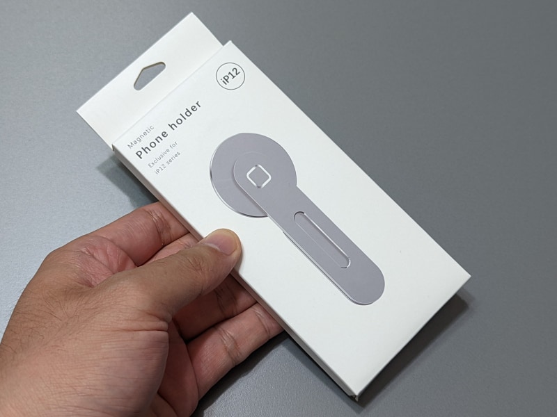 もとは海外の取売製品で「Magnetic Phone holder」という製品名。MagSafe非対応の亜流の製品はほかのメーカーで取り扱いがある