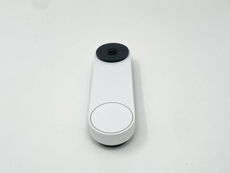 カメラ付きインターフォン「Nest Doorbell」。玄関などの壁に固定して使用します