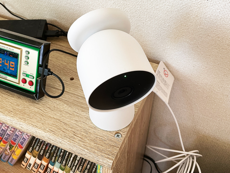 別売りの「Nest Cam Stand」に接続すれば据え置き型の防犯カメラとして使用できます