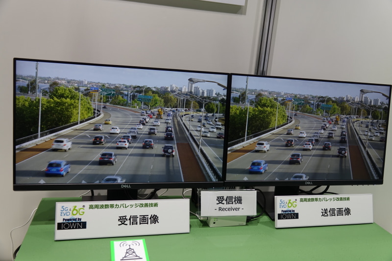 展示では60GHzの電波を流し映像を送信していた