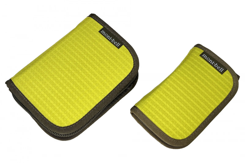 小銭入れとして、ジップワレットよりふた周り程度小さい<a href="https://webshop.montbell.jp/goods/disp.php?product_id=1123770" class="strong bn" target="_blank">「ミニジップワレット」</a>を使っている。こちらには小銭と紙幣を入れている