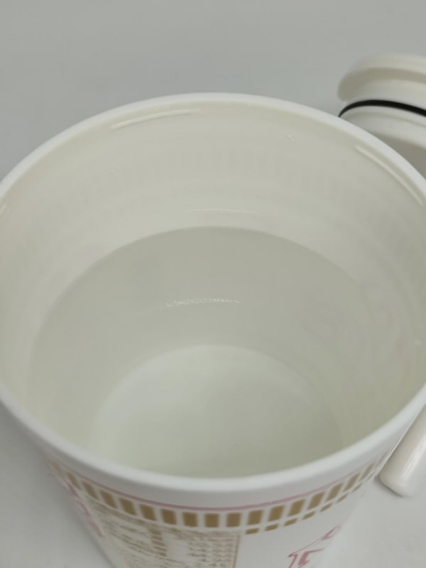 内側のメモリまでミストのもととなる水を入れる