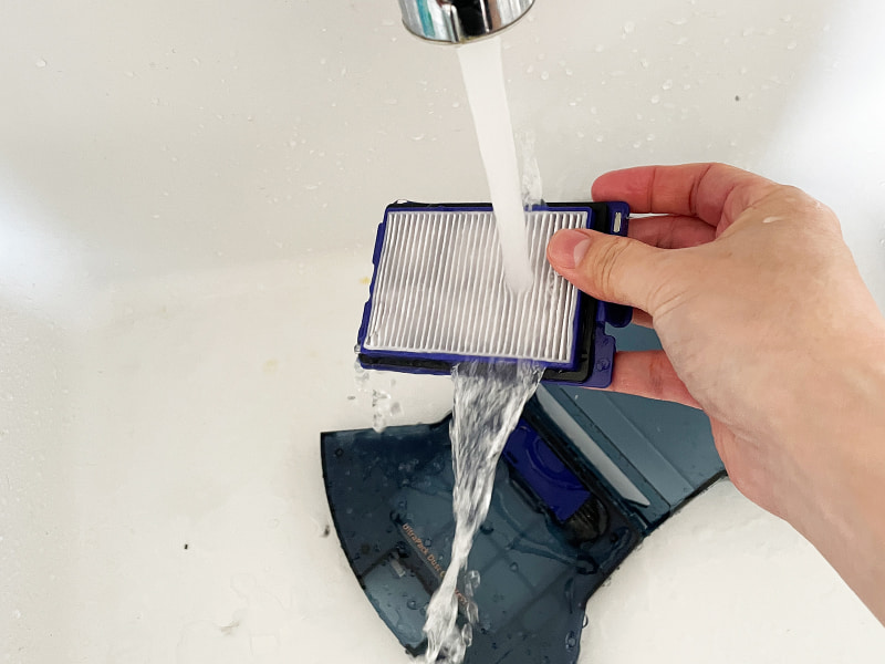 ゴミホルダーやフィルターをまるごと水洗いできるところは、衛生的でポイントが高いと思います