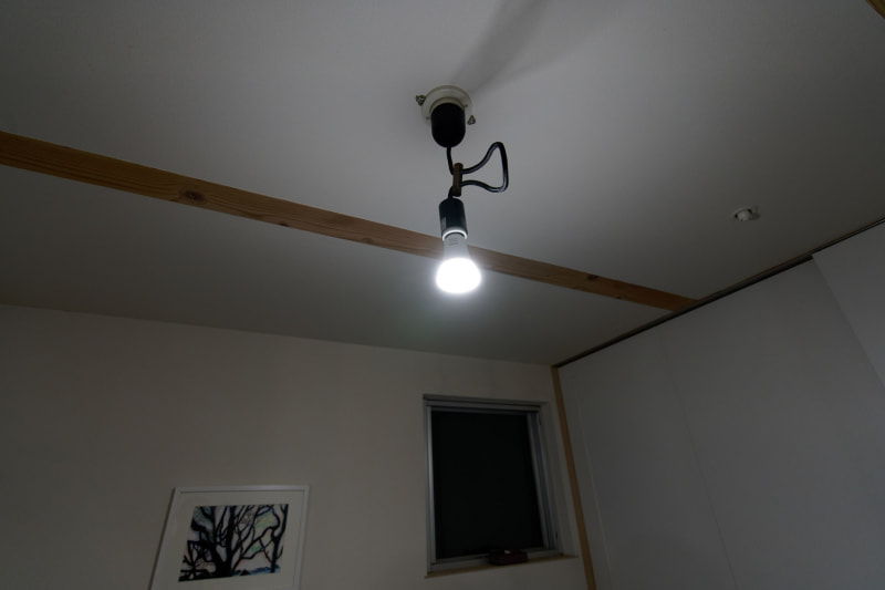 最も光量を上げたときの1600lm版（左）と800lm版（左）