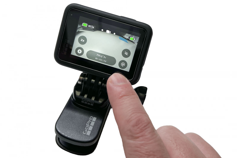GoPro10のメインモニターは2.27インチのタッチスクリーン。スマートフォンと同様に指で操作していける
