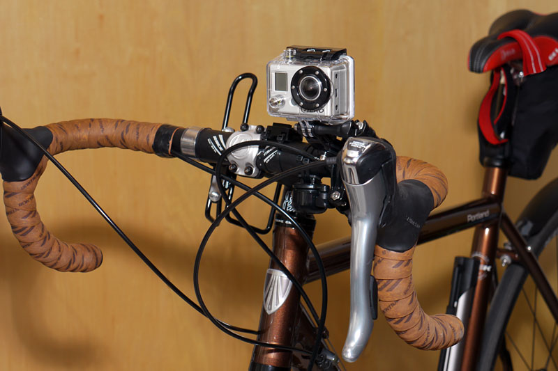 HD HERO Nakedを自転車に取り付けた様子