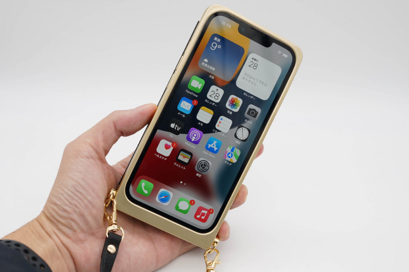 表側。フレーム部分が分厚く、ちょっと大きくなる