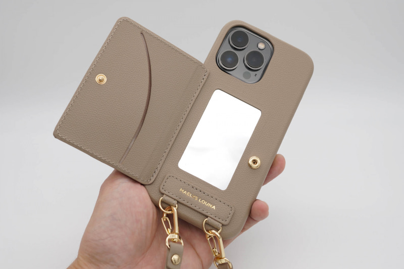 フリップ内のカードポケットと鏡