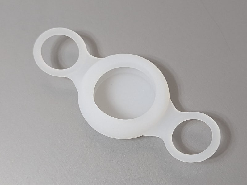 本体。ホルダーの上下に輪ゴムのようなパーツがある