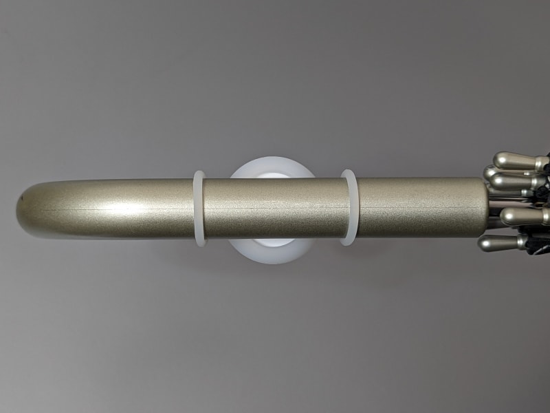 背中から見たところ。横にはみ出るのはAirTagの表面積の広さゆえ仕方ない