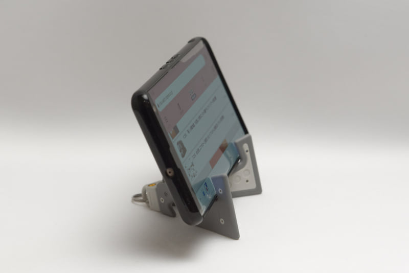 分厚いスマホケースを装着しているといい感じの角度にならないことも