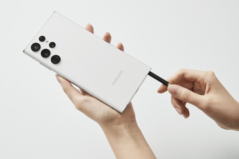 サムスン、Sペン対応の「Galaxy S22 Ultra」 - ケータイ Watch