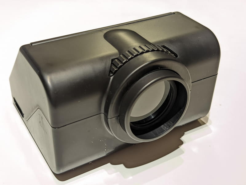 パッケージはアクティブライティングのごく普通のプロジェクターに見える