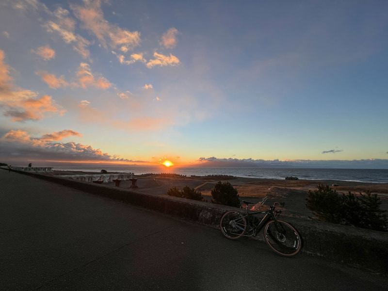 ほぼ同じ光景をiPhone 13 Pro Maxで撮ったら、「そうそうこう写ってほしかったのだ」という写真になった。コンピュテーションフォトグラフィー、すごっ!!!