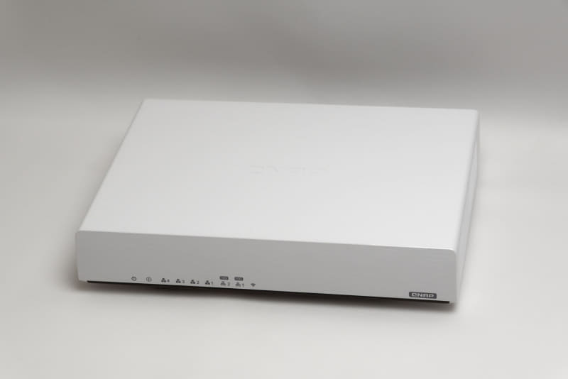 QNAP「QHora-301W」