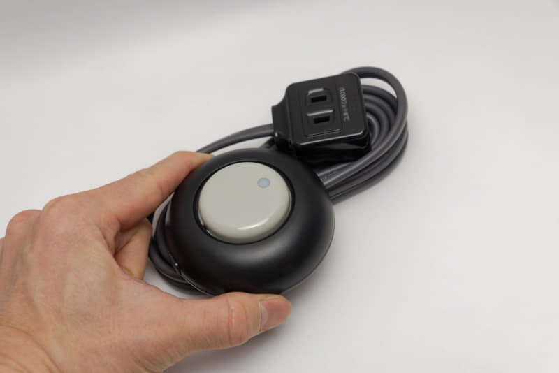 フットスイッチなのでボタンは大きめ、ストロークも大きめ