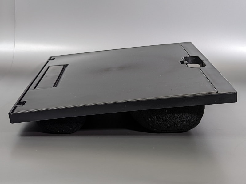 たたんだ状態ではやや傾斜がある程度