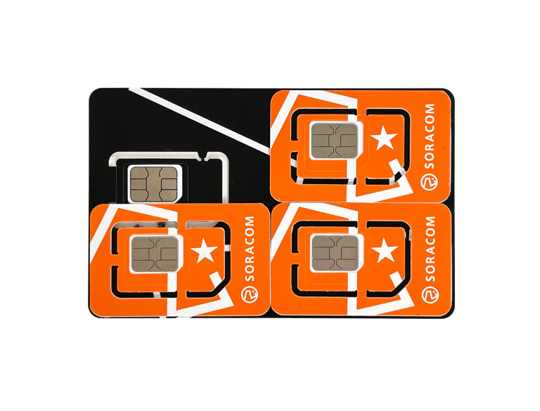 従来サイズ（黒色）と今回のSIMカード（オレンジ色）