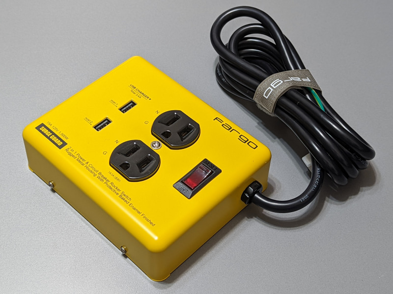 本体はスチール製でずっしりと重く、かつ頑丈だ。公称値は約649g