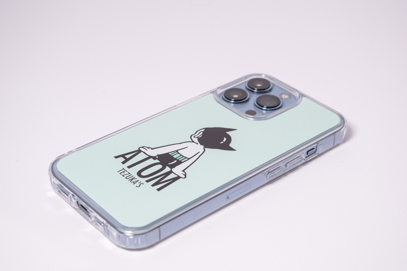 iPhone 13 Pro シエラブルーに装着