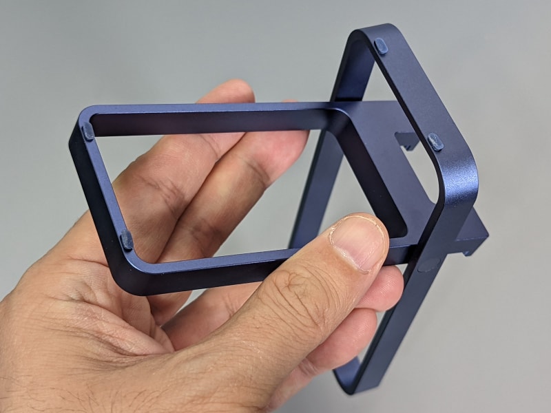 本体と脚部と、4箇所に滑り止め防止のゴムが備え付けられている