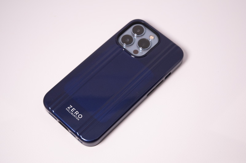 iPhone 13 Pro シエラブルーに装着