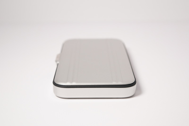 ケース内側はTPU素材