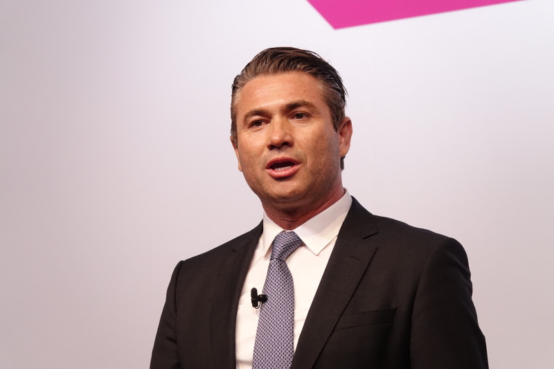 楽天モバイル　アミン氏