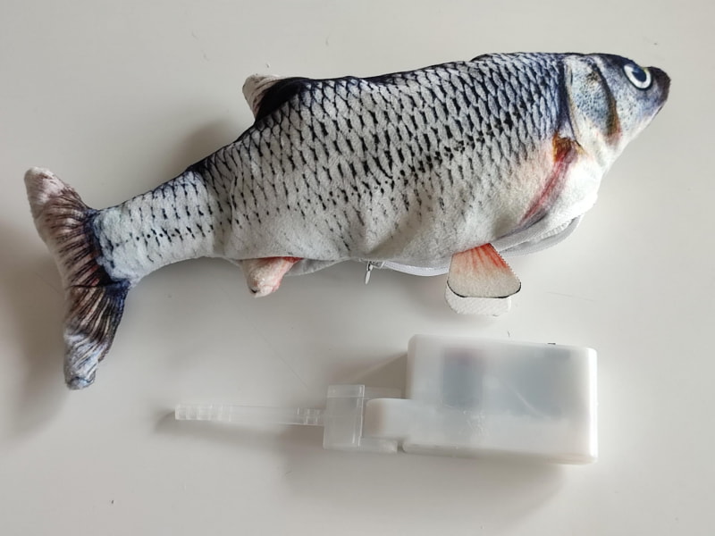 メカ部分を取り出してみた。極めてシンプルだ