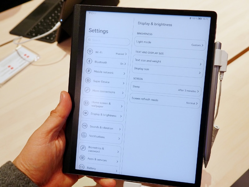 設定にはMobile Networkの項目もあったが、スペック上はLTEなどには対応していない