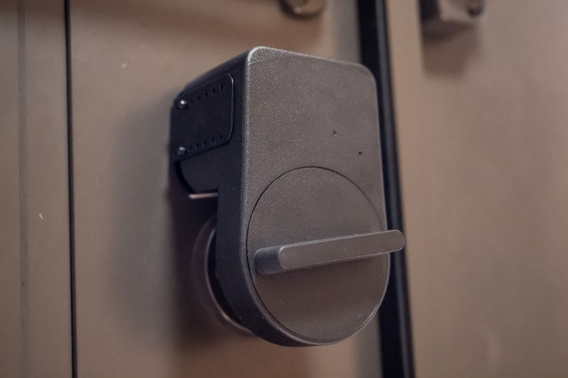 玄関に取り付けた状態