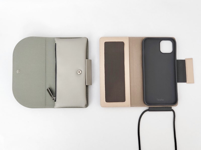 Teshe basic flip caseにはフラップがあり、Teshe light flip caseにはネックストラップが取り付けられています