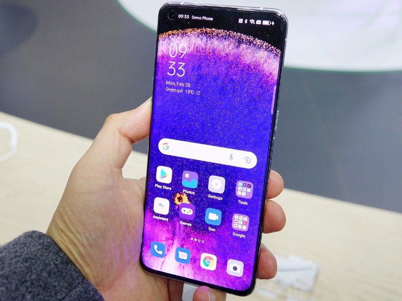 発表されたばかりのFind X5 Proを出展