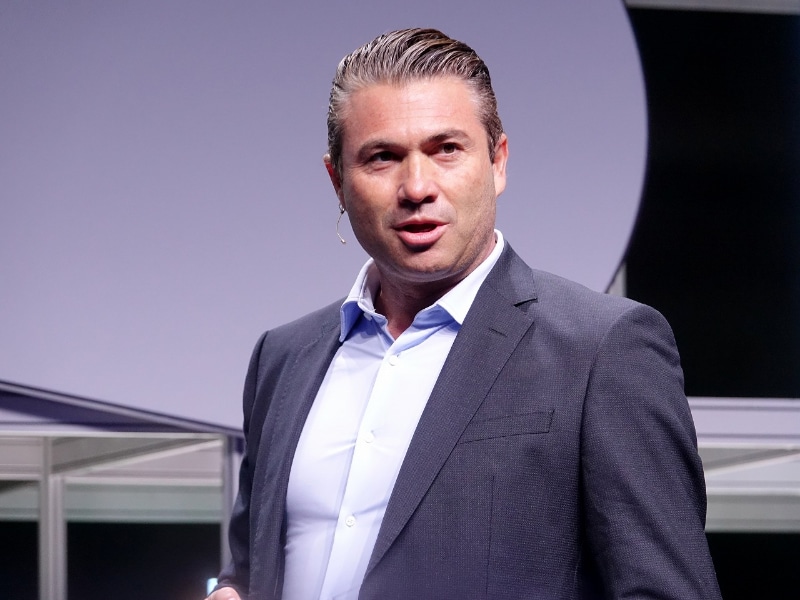 Rakuten SymphonyのCEO、アミン氏が登壇。完全仮想化ネットワークを採用した経緯や、その特徴を語った