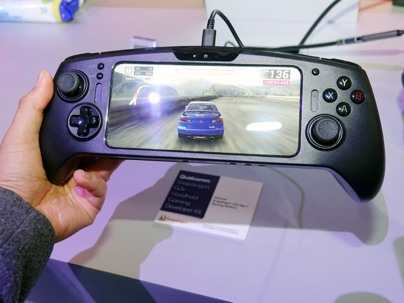 ゲーム機向けのプラットフォームを使って開発された試作モデル。Razer製だという