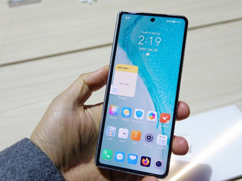 フォルダブルスマートフォンのHonor Magic V