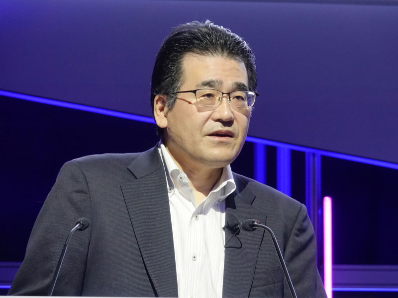 富士通は、MWCでO-RANをテーマにしたイベントを開催。ドコモや米キャリアDish、NVIDIAらと、O-RANの可能性を語った。写真は同社のシステムプラットフォームビジネス部門副部門長、水野晋吾氏