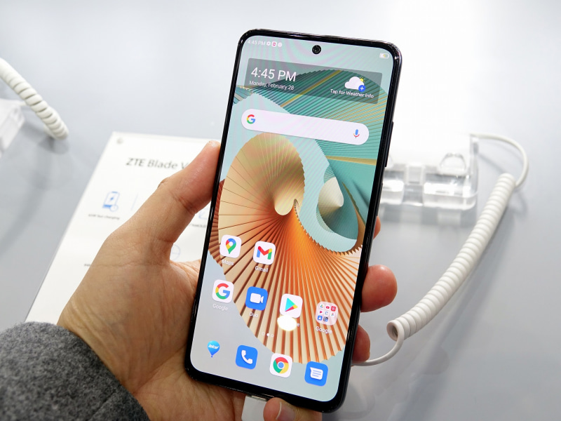 薄型の「ZTE Blade V40 Pro」