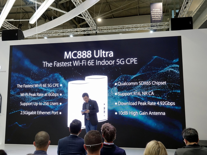 屋内用の「MC888 Ultra」。Wi-Fi 6E対応で、下り最大4.92Gbps