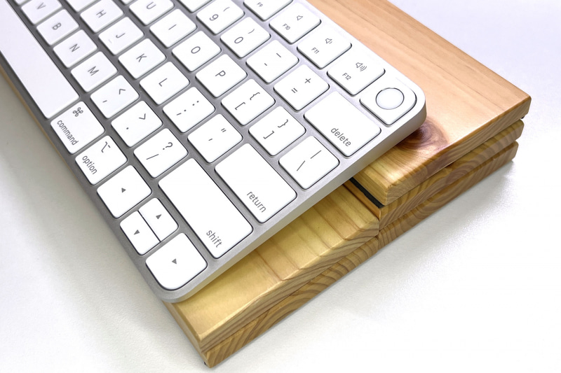 その上にMagic Keyboardを置いてみる