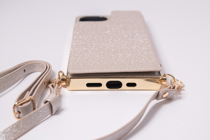 左から、パールシルバー・プリズムゴールド