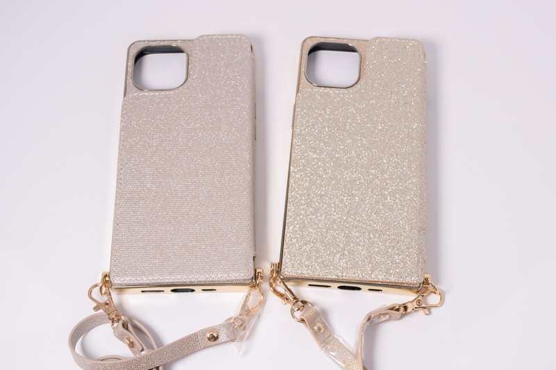 左から、パールシルバー・プリズムゴールド