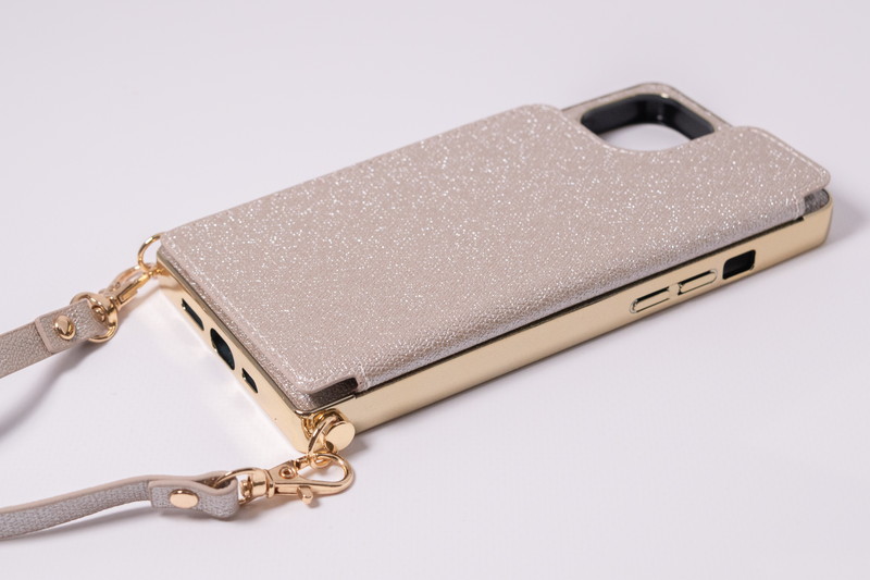 左から、パールシルバー・プリズムゴールド